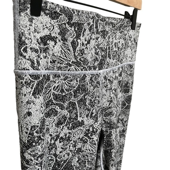 Athleta Elation Graffiti 7/8 Tight - Picture 7 of 10